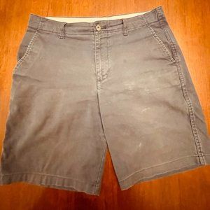 CALVIN KLEIN MEN'S FLAT FRONT SHORTS. SIZE 30. BROWN COLOR. USED.
